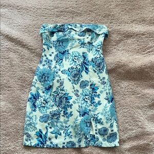 Chic Strapless Floral Dress in Blue Tones
